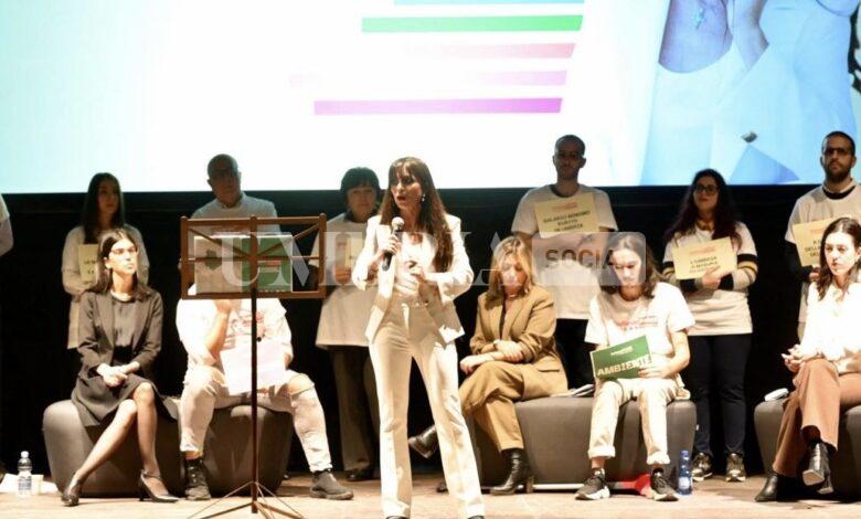 4 novembre, Stefania Proietti: “La mia gratitudine alle Forze Armate, sempre al fianco delle persone” 2 4 novembre, Stefania Proietti: “La mia gratitudine alle Forze Armate, sempre al fianco delle persone” 1