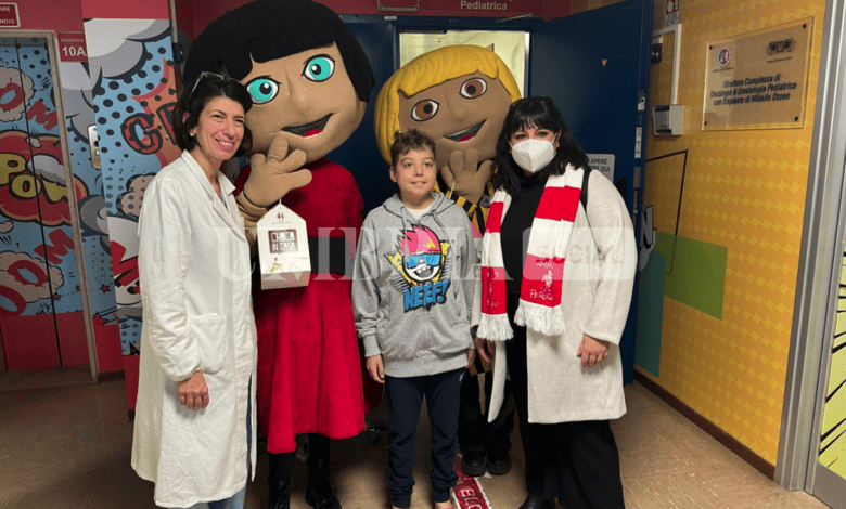 Dolcezza e solidarietà: le Choco Mascotte di Eurochocolate in visita ai piccoli pazienti dell'ospedale di Perugia 2 Dolcezza e solidarietà: le Choco Mascotte di Eurochocolate in visita ai piccoli pazienti dell'ospedale di Perugia 1