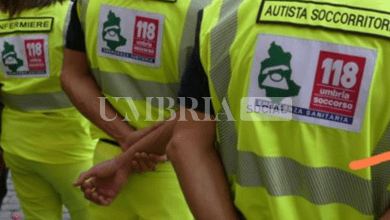 Si finge bisognoso di soccorso e aggredisce i sanitari del 118: arrestato 9