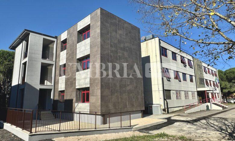 Inaugurazione a Castiglione del Lago: nuovo edificio scolastico per l’Istituto Rosselli Rasetti 2 Inaugurazione a Castiglione del Lago: nuovo edificio scolastico per l’Istituto Rosselli Rasetti 1