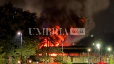 Incendio alla ex Tacconi a Santa Maria degli Angeli, domate le fiamme (foto+video) 20