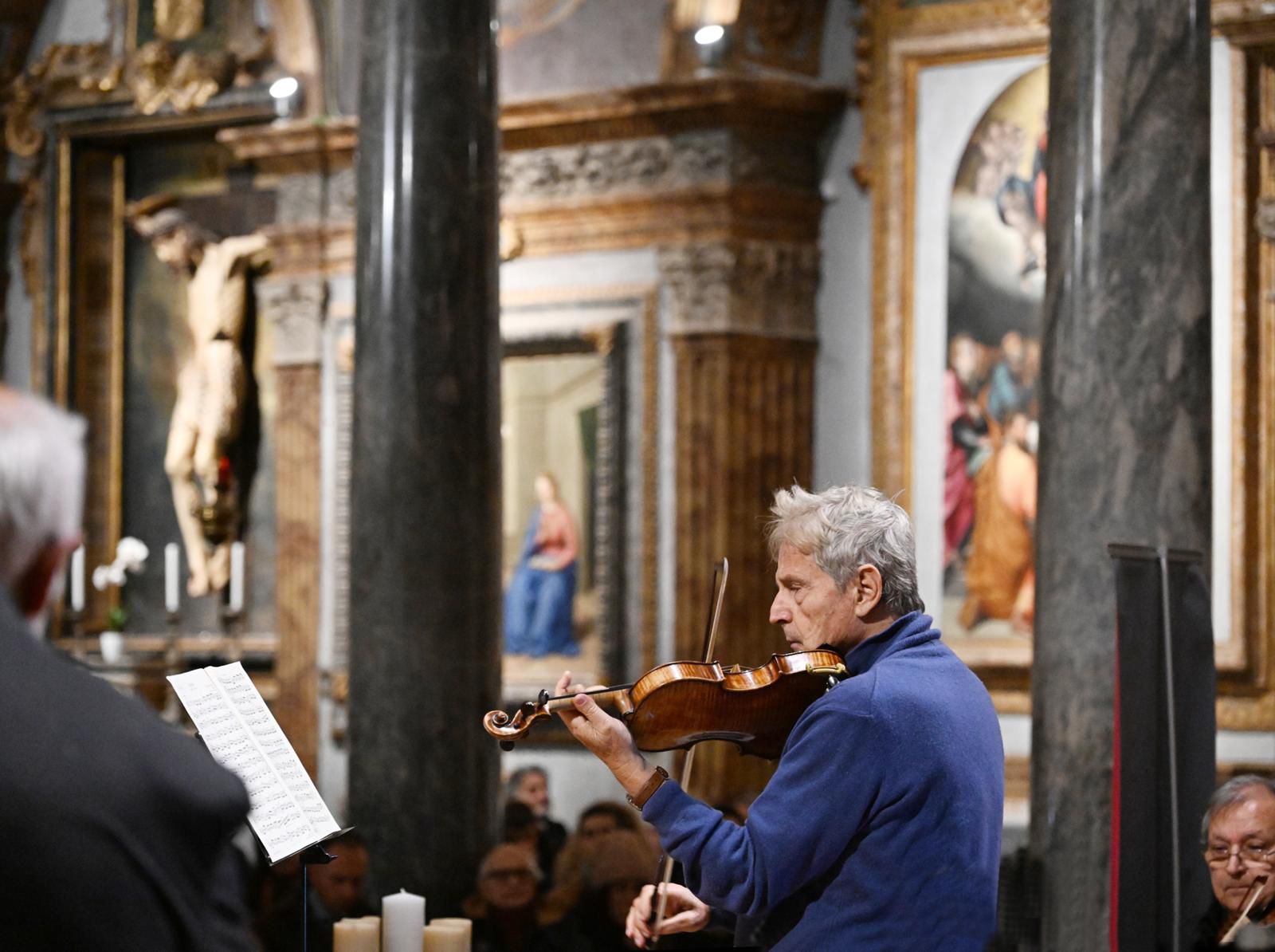 Uto Ughi e il suo amore per l’Umbria: Basilica di San Pietro gremita per il concerto del grande violinista (foto) 6 Uto Ughi e il suo amore per l’Umbria: Basilica di San Pietro gremita per il concerto del grande violinista (foto) 5