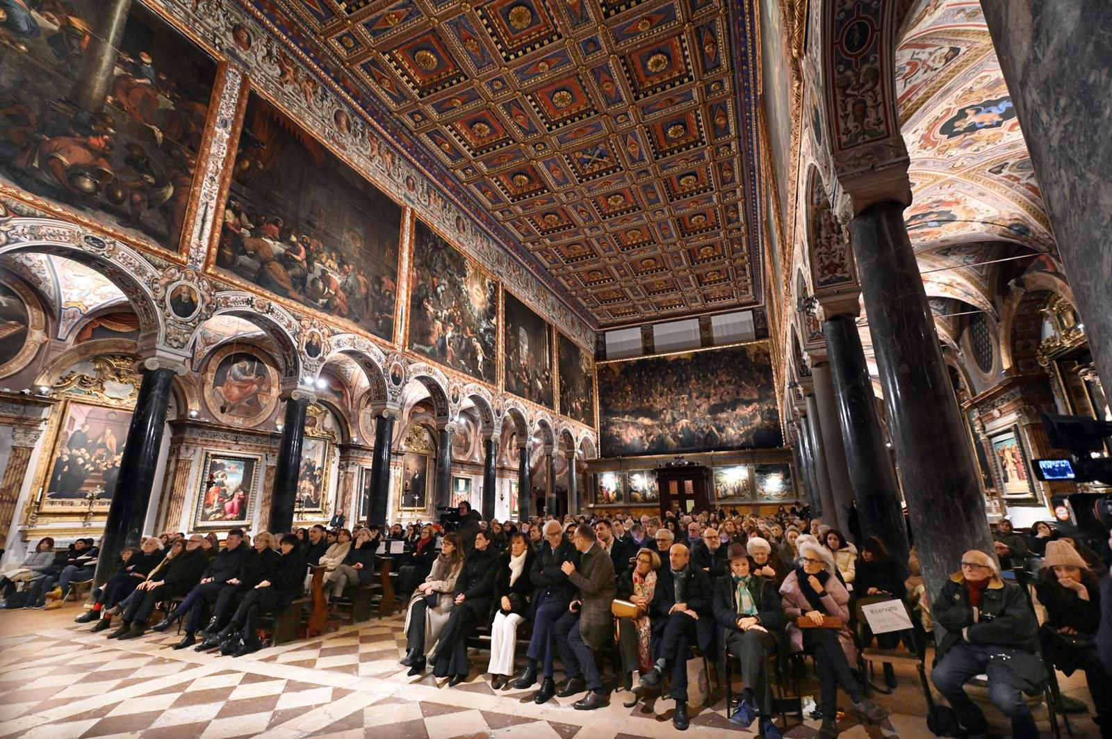 Uto Ughi e il suo amore per l’Umbria: Basilica di San Pietro gremita per il concerto del grande violinista (foto) 24 Uto Ughi e il suo amore per l’Umbria: Basilica di San Pietro gremita per il concerto del grande violinista (foto) 23