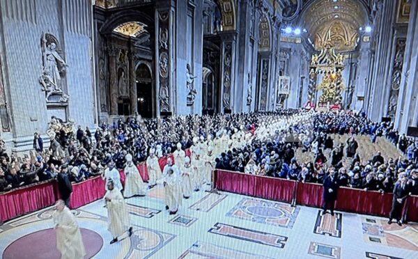 Inizia ufficialmente il Giubileo 2025, aperta la Porta Santa da Papa Francesco 3