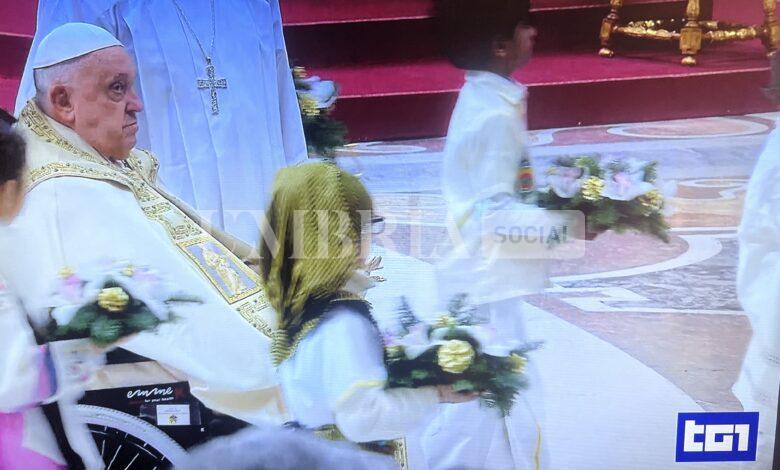 Inizia ufficialmente il Giubileo 2025, aperta la Porta Santa da Papa Francesco 2 Inizia ufficialmente il Giubileo 2025, aperta la Porta Santa da Papa Francesco 1