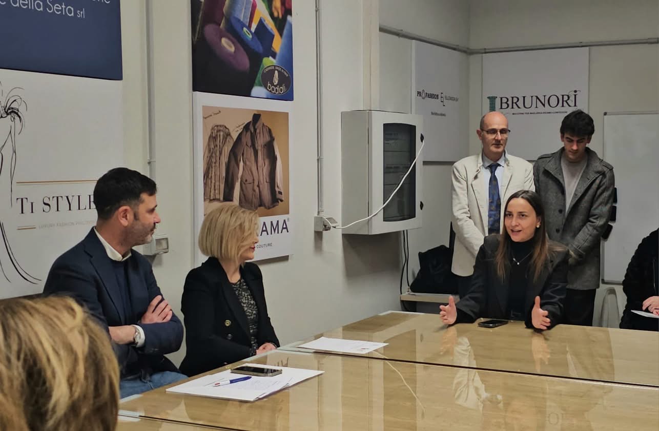 All’Istituto Professionale “Orfini” di Foligno inaugurato il nuovo laboratorio confezioni (foto) 5