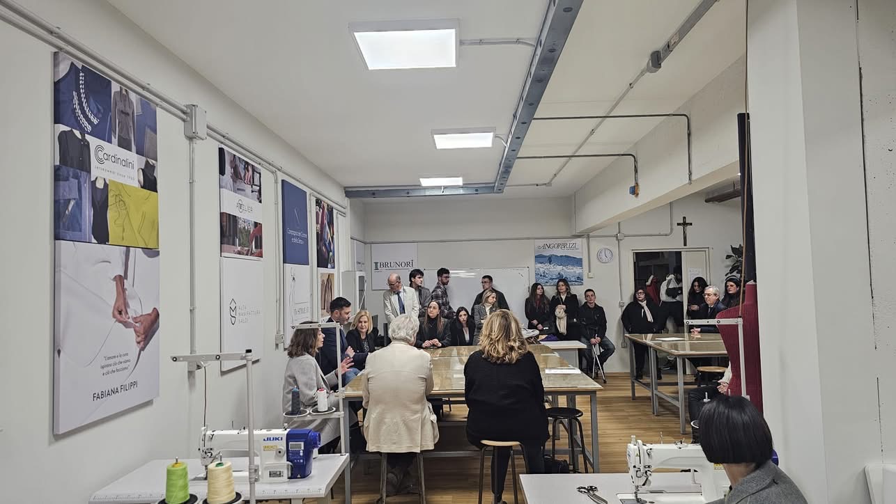 All’Istituto Professionale “Orfini” di Foligno inaugurato il nuovo laboratorio confezioni (foto) 9