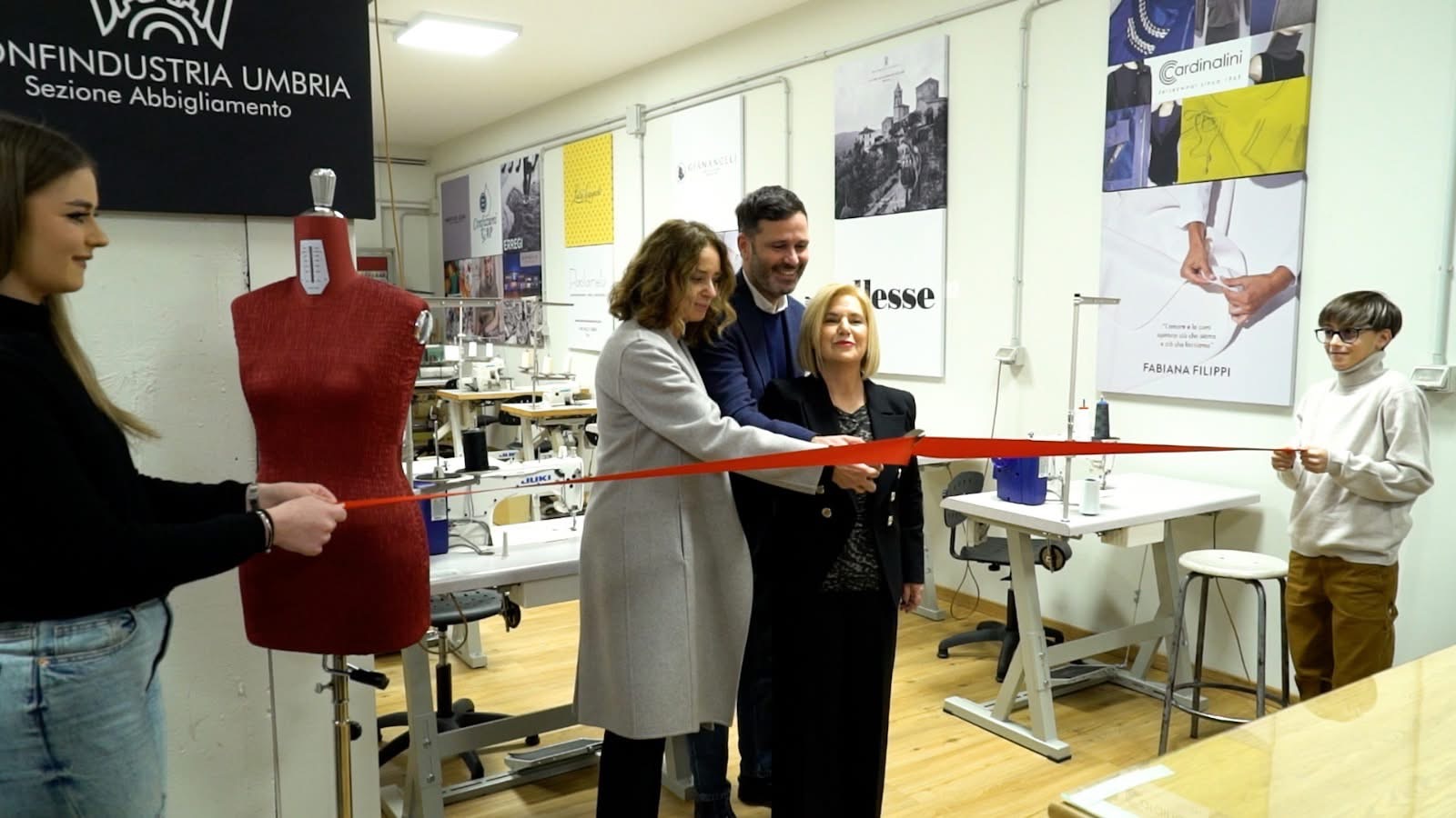 All’Istituto Professionale “Orfini” di Foligno inaugurato il nuovo laboratorio confezioni (foto) 27
