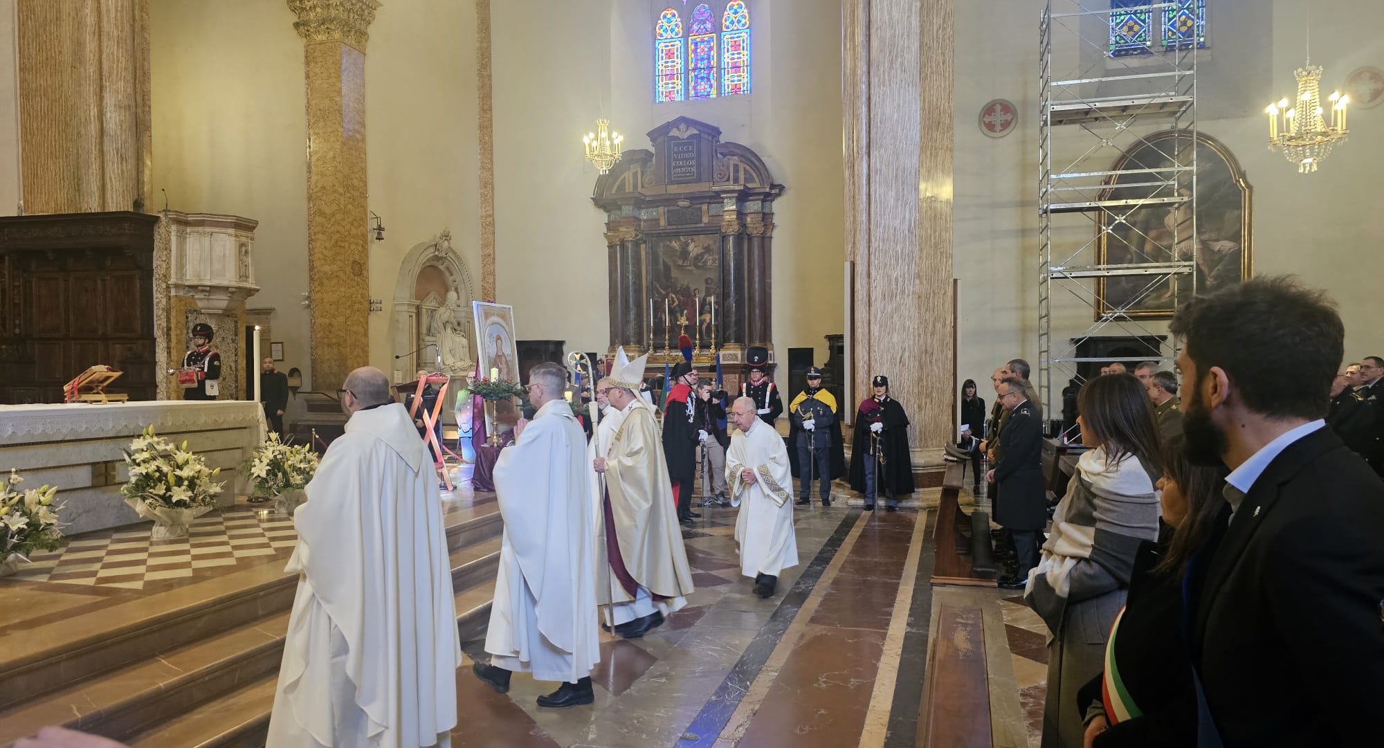 Celebrata a Perugia dal monsignor Maffeis la messa interforze (foto) 9