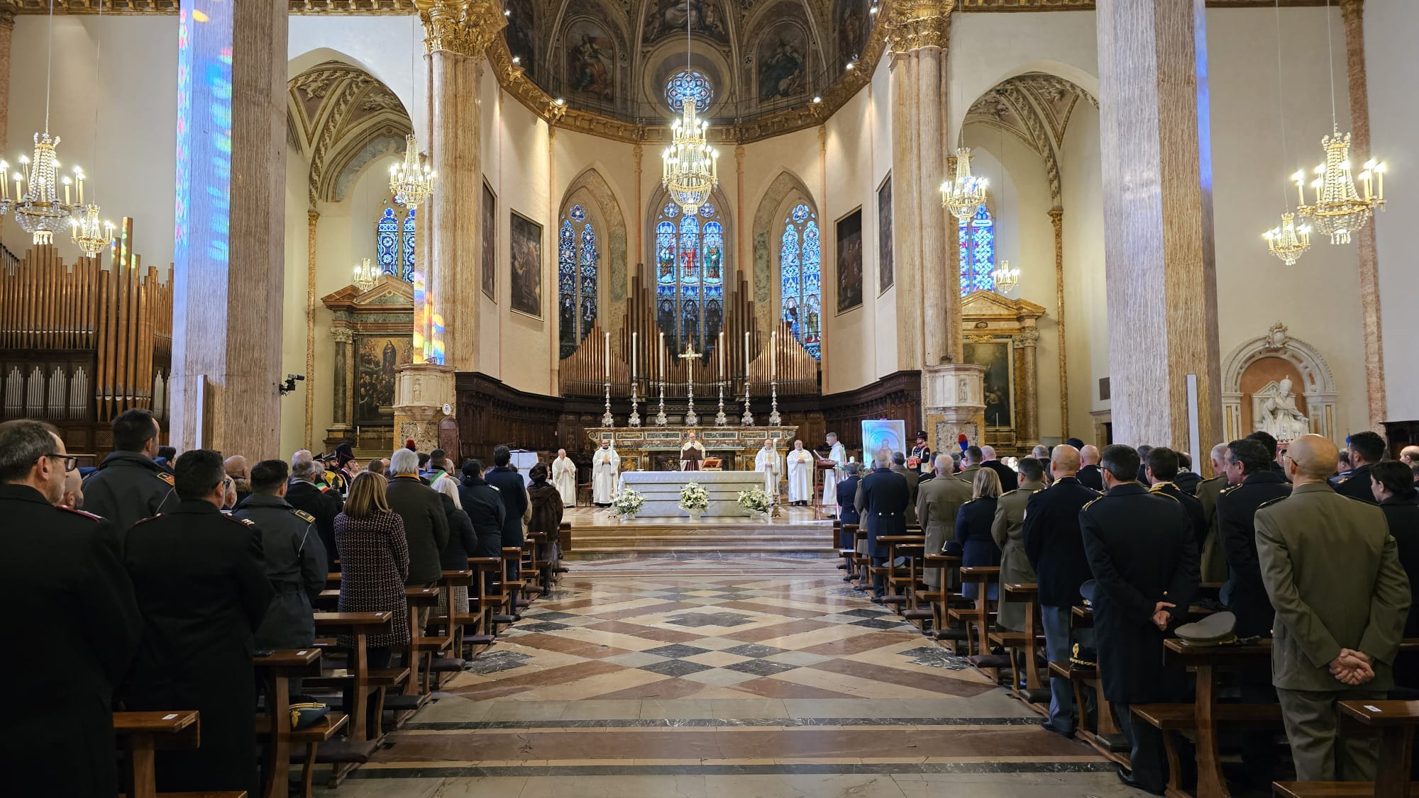 Celebrata a Perugia dal monsignor Maffeis la messa interforze (foto) 15