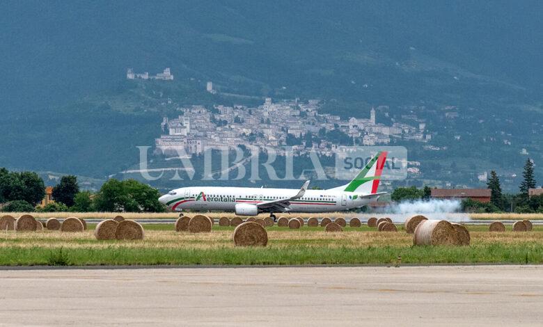 Aeroporto, in serata si inaugura il volo Perugia-Comiso di Aeroitalia 2 Aeroporto, in serata si inaugura il volo Perugia-Comiso di Aeroitalia 1