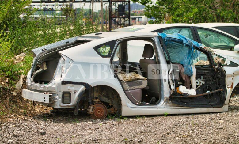 Area con mezzi da rottamare, rifiuti speciali e pericolosi: nello spoletino denunciato il titolare 1