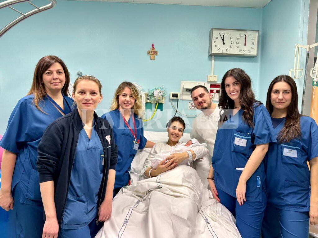 È rosa il primo fiocco del 2025 a Perugia, Rachele è la prima nata. Il bollettino di Capodanno 4 È rosa il primo fiocco del 2025 a Perugia, Rachele è la prima nata. Il bollettino di Capodanno 3