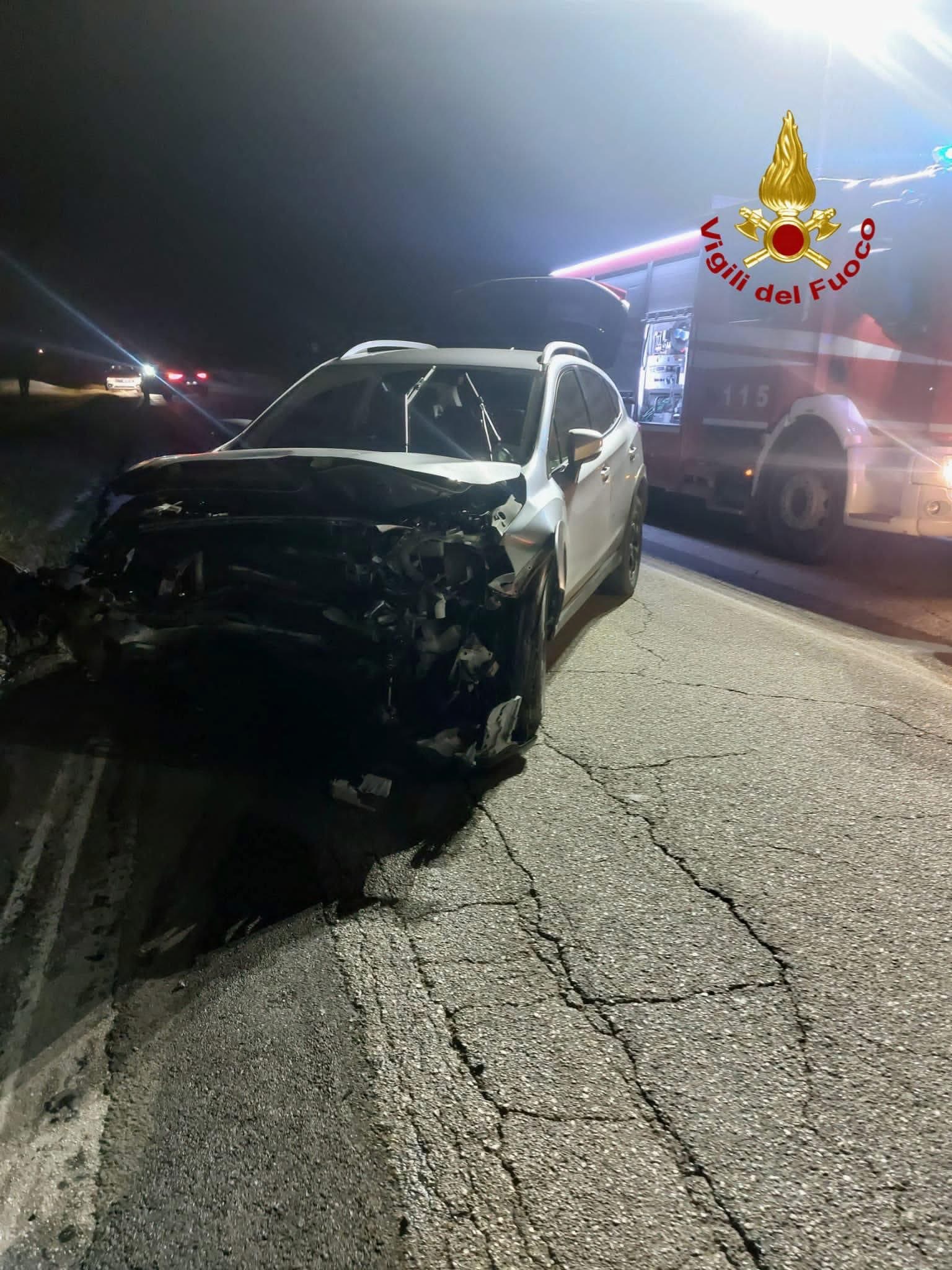 Incidente frontale a Nocera Umbra nella notte: in due in ospedale (foto) 3