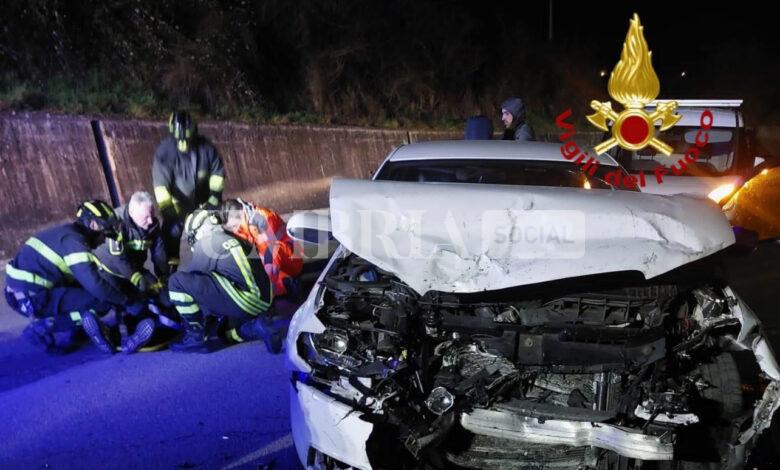 Incidente frontale a Nocera Umbra nella notte: in due in ospedale (foto) 2 Incidente frontale a Nocera Umbra nella notte: in due in ospedale (foto) 1