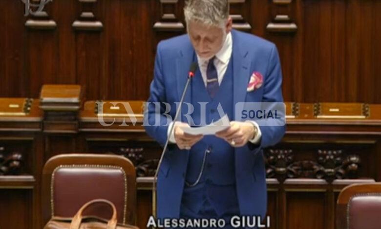 La gaffe del Ministro della Cultura Giuli: Spoleto diventa una "provincia" che non esiste 2 La gaffe del Ministro della Cultura Giuli: Spoleto diventa una "provincia" che non esiste 1