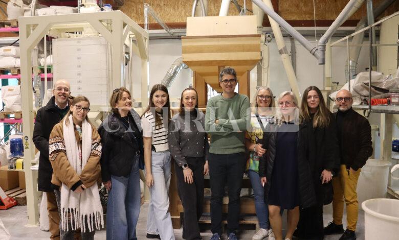 Il progetto dell’Alta Umbria “Locale è Meglio!” riconosciuto come best practice europea 2 Il progetto dell’Alta Umbria “Locale è Meglio!” riconosciuto come best practice europea 1