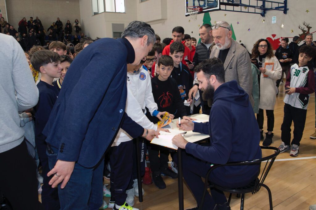 Via alla stagione Jr. NBA FIP: pure in Umbria il Draft Under 13, con l’abbinamento delle società della regione alle squadre della NBA 6 Via alla stagione Jr. NBA FIP: pure in Umbria il Draft Under 13, con l’abbinamento delle società della regione alle squadre della NBA 5