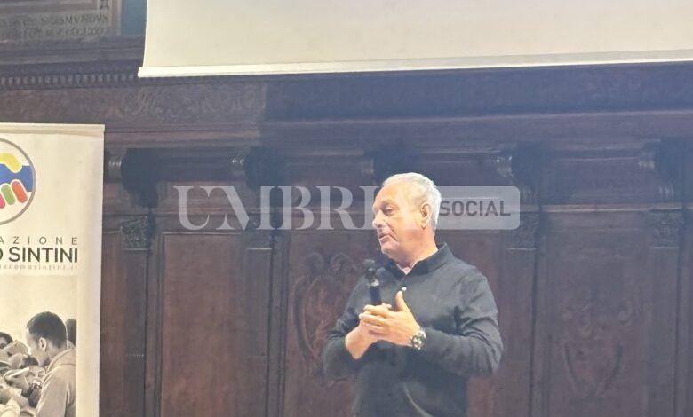 Leadership, Julio Velasco: "Il 'capo' deve guidare gli altri e deve convincerli: per farlo bisogna essere se stessi" (foto) 2 Leadership, Julio Velasco: "Il 'capo' deve guidare gli altri e deve convincerli: per farlo bisogna essere se stessi" (foto) 1