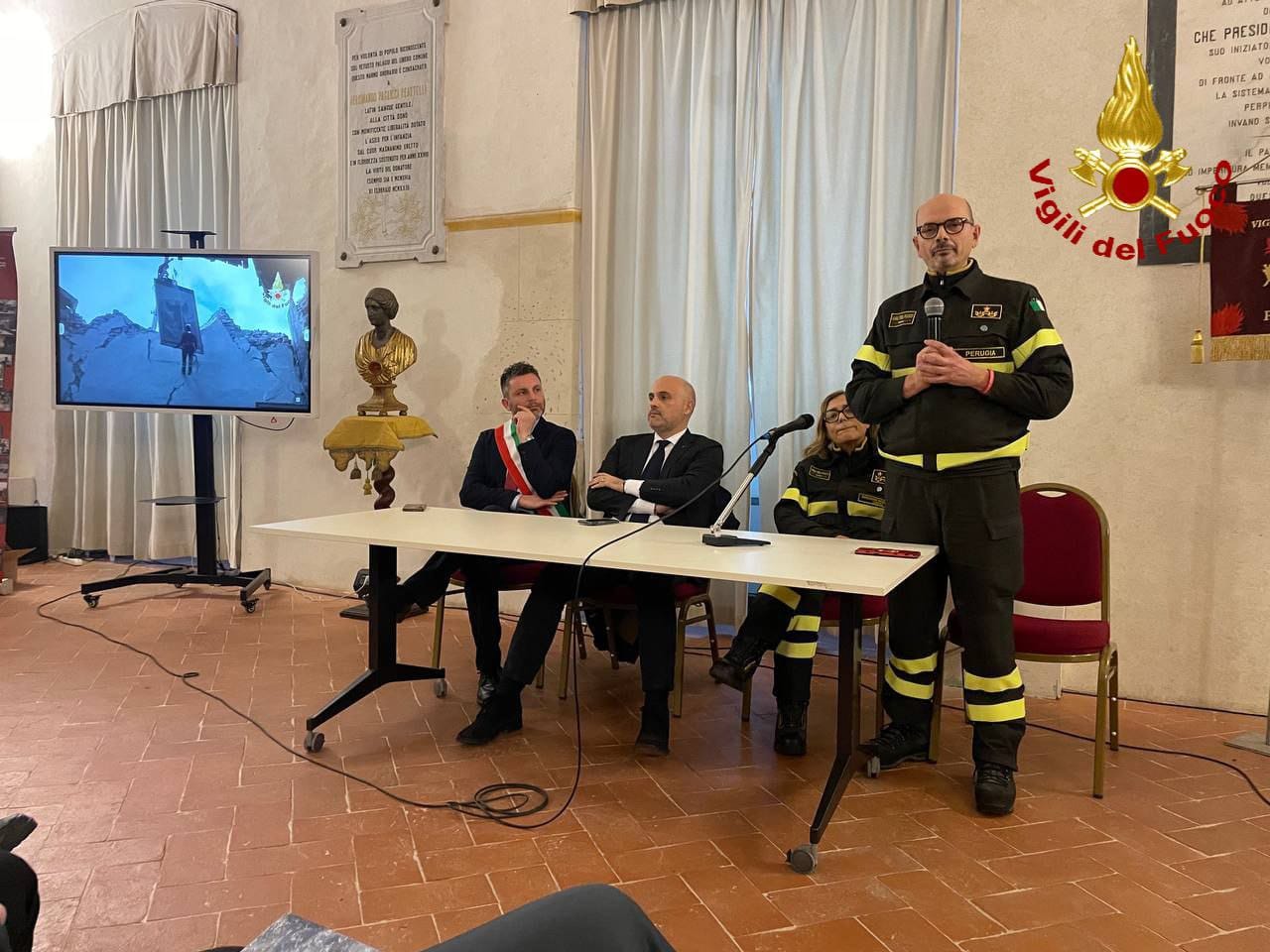 Vigili del fuoco, elmo rosso a dieci nuovi capisquadra volontari: le foto 3