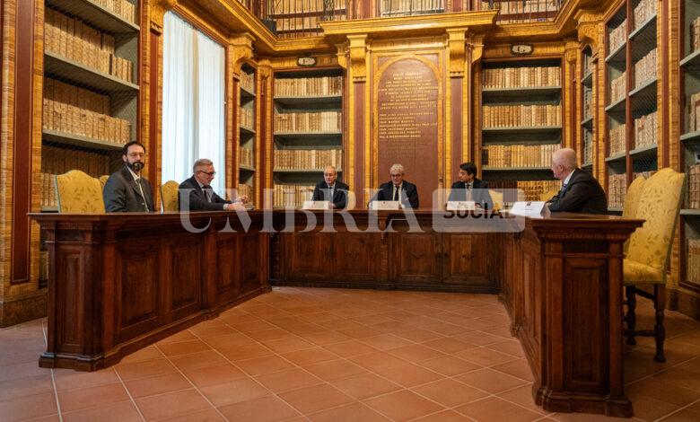 L’Università degli Studi di Perugia conferisce un attestato di benemerenza in memoria di Nico Dolfi 2 L’Università degli Studi di Perugia conferisce un attestato di benemerenza in memoria di Nico Dolfi 1