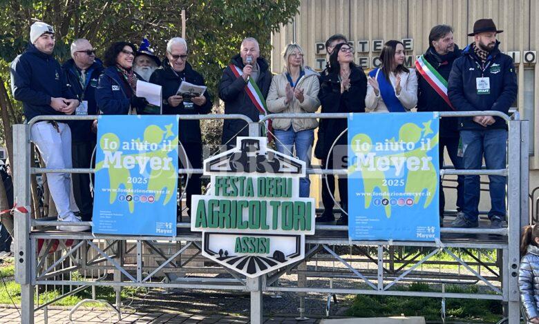 Festa degli Agricoltori, la carica dei 450 trattori umbri (e non solo): solidarietà per il Meyer di Firenze (foto+video) 2 Festa degli Agricoltori, la carica dei 450 trattori umbri (e non solo): solidarietà per il Meyer di Firenze (foto+video) 1