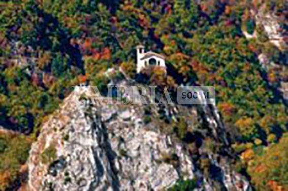 Presentata la candidatura Unesco per lo Scoglio Sacro di Roccaporena 2 Presentata la candidatura Unesco per lo Scoglio Sacro di Roccaporena 1