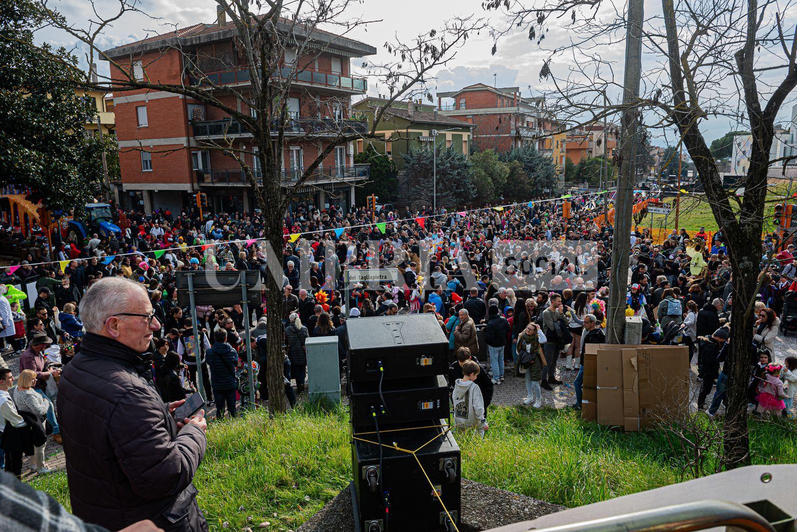 Grande partecipazione alla prima sfilata del Carnevale di San Sisto (foto) 11