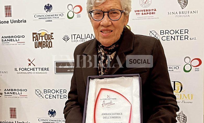 Forchettiere Awards Umbria 2025, premio speciale a nonna Iside da Bevagna 2 Forchettiere Awards Umbria 2025, premio speciale a nonna Iside da Bevagna 1