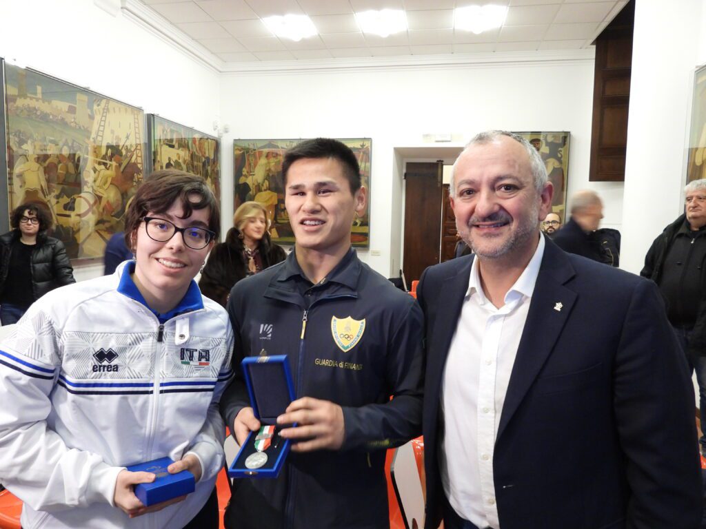 L'Umbria celebra l'eccellenza paralimpica: consegnate le benemerenze sportive agli atleti e tecnici del Cip 8 L'Umbria celebra l'eccellenza paralimpica: consegnate le benemerenze sportive agli atleti e tecnici del Cip 7
