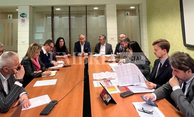 Manovra economico finanziaria: avviata concertazione con i sindacati 2 Manovra economico finanziaria: avviata concertazione con i sindacati 1