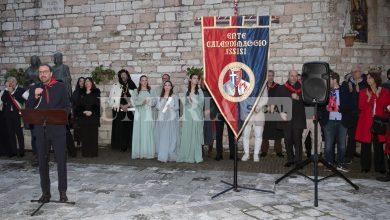 Assisi si rinnova con l’imbandieramento per la festa del Calendimaggio: un omaggio alla tradizione e al futuro 10 Assisi si rinnova con l’imbandieramento per la festa del Calendimaggio: un omaggio alla tradizione e al futuro 9