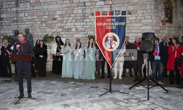 Assisi si rinnova con l’imbandieramento per la festa del Calendimaggio: un omaggio alla tradizione e al futuro 2 Assisi si rinnova con l’imbandieramento per la festa del Calendimaggio: un omaggio alla tradizione e al futuro 1