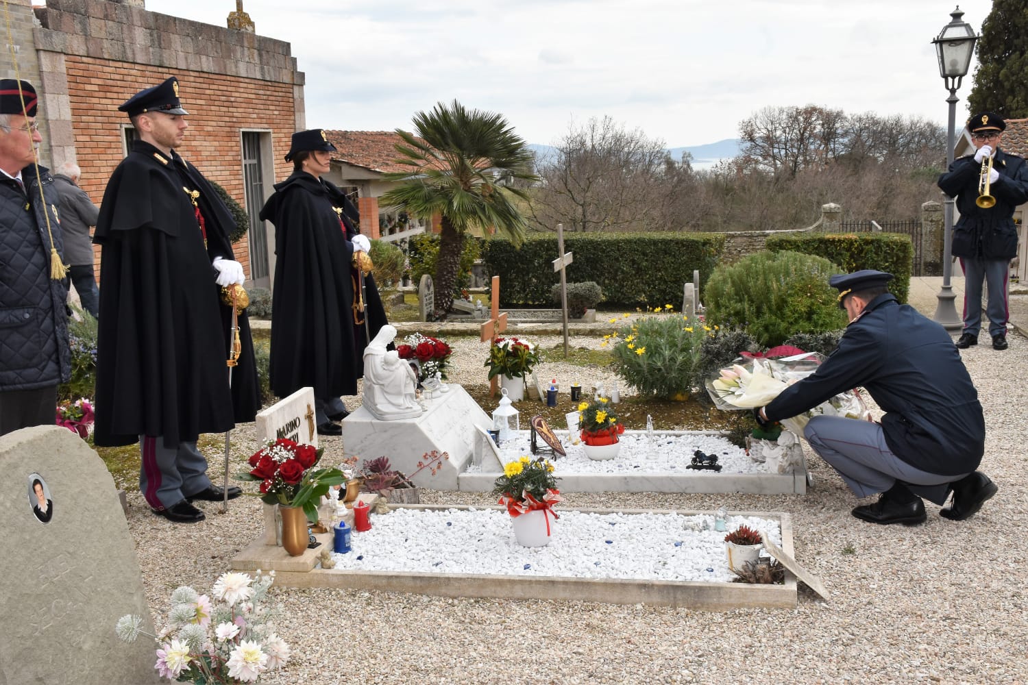 La Polizia di Stato e Tuoro hanno ricordato il sacrificio di Emanuele Petri (foto) 7