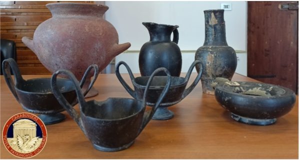 Restituiti al Museo Archeologico dell’Umbria oltre duemila reperti archeologici recuperati dai Carabinieri 18 Restituiti al Museo Archeologico dell’Umbria oltre duemila reperti archeologici recuperati dai Carabinieri 17