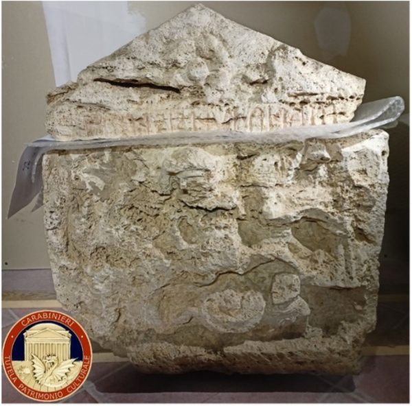 Restituiti al Museo Archeologico dell’Umbria oltre duemila reperti archeologici recuperati dai Carabinieri 12 Restituiti al Museo Archeologico dell’Umbria oltre duemila reperti archeologici recuperati dai Carabinieri 11
