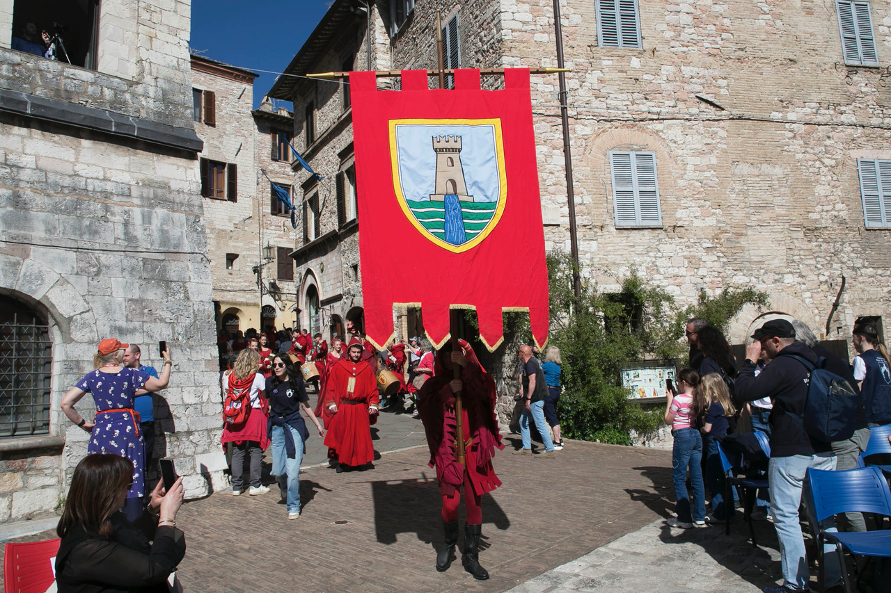 Calendimaggio di Assisi, presentate le 10 Madonne Primavera: al via la festa medievale fra le più sentite in Umbria (foto) 3