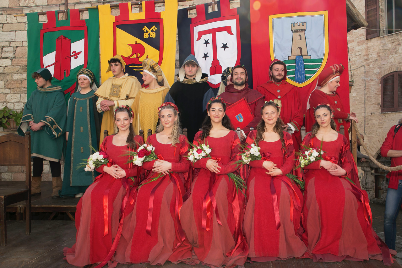 Calendimaggio di Assisi, presentate le 10 Madonne Primavera: al via la festa medievale fra le più sentite in Umbria (foto) 5