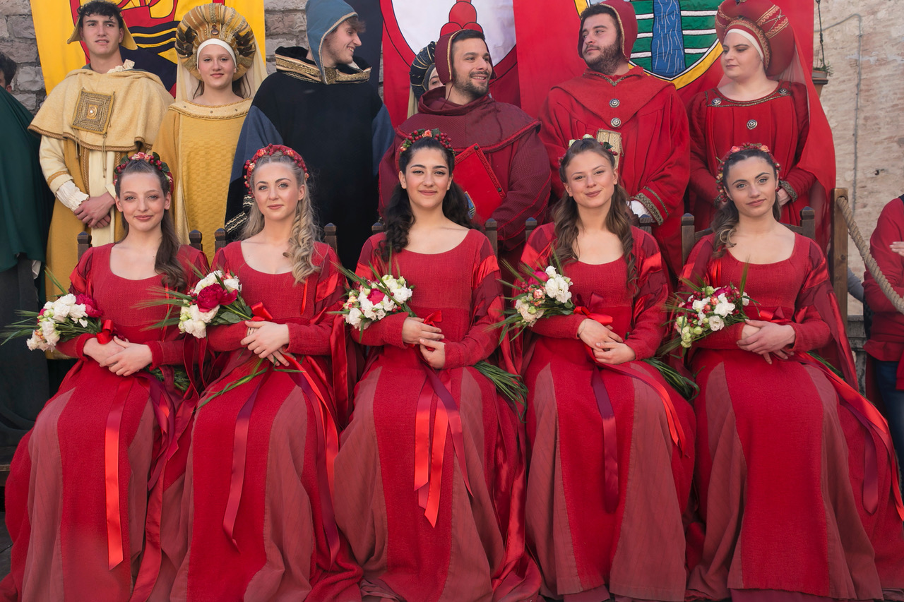 Calendimaggio di Assisi, presentate le 10 Madonne Primavera: al via la festa medievale fra le più sentite in Umbria (foto) 7