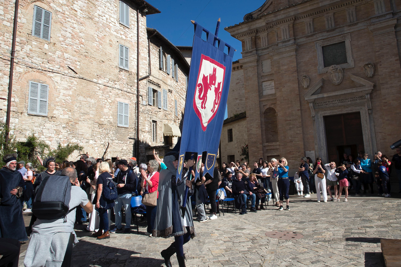 Calendimaggio di Assisi, presentate le 10 Madonne Primavera: al via la festa medievale fra le più sentite in Umbria (foto) 9