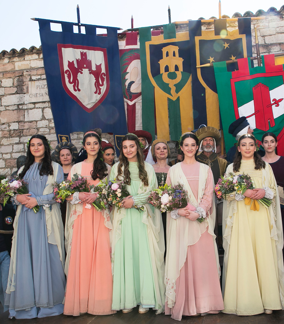 Calendimaggio di Assisi, presentate le 10 Madonne Primavera: al via la festa medievale fra le più sentite in Umbria (foto) 11