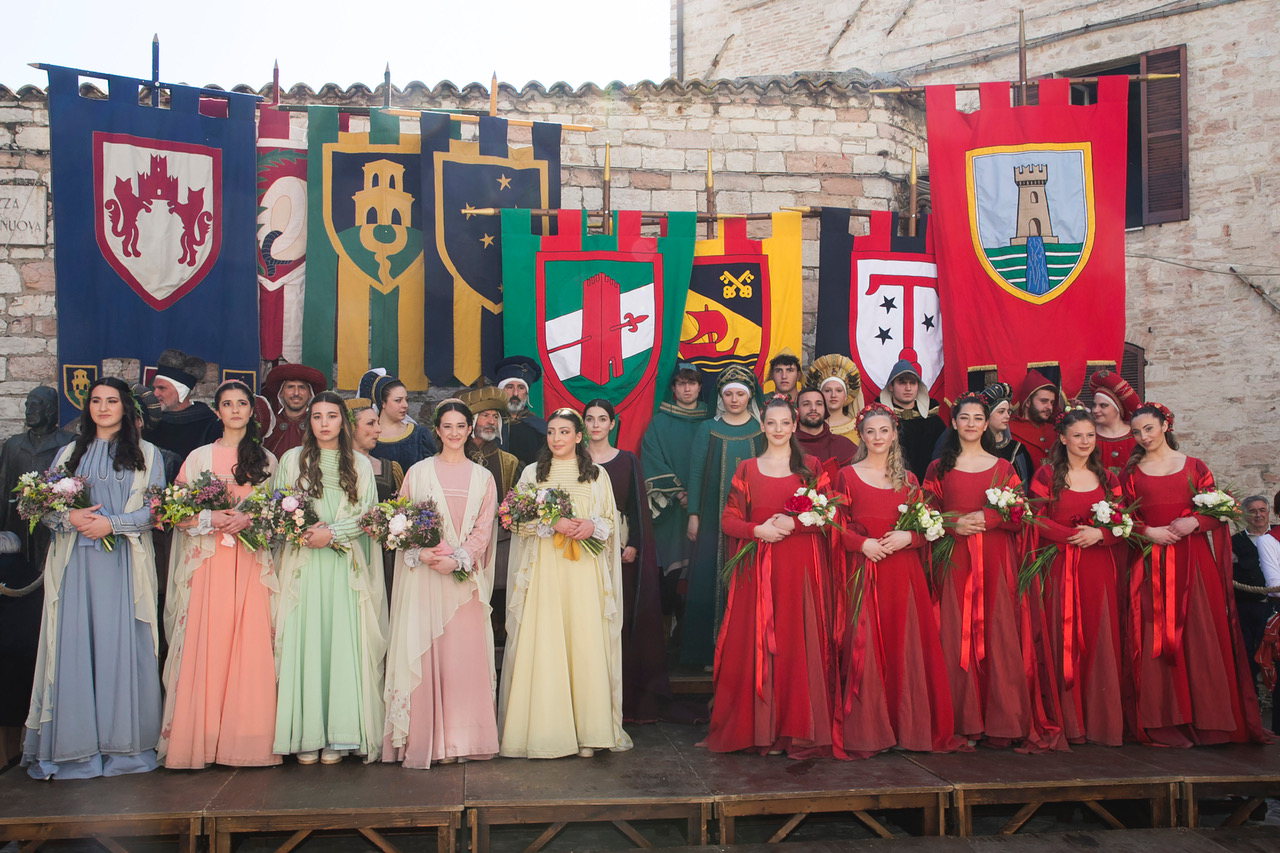 Calendimaggio di Assisi, presentate le 10 Madonne Primavera: al via la festa medievale fra le più sentite in Umbria (foto) 13