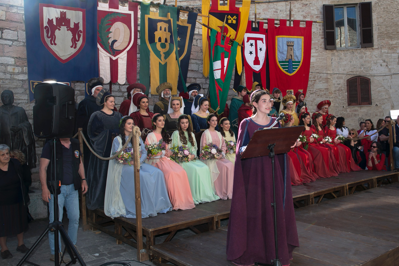 Calendimaggio di Assisi, presentate le 10 Madonne Primavera: al via la festa medievale fra le più sentite in Umbria (foto) 35