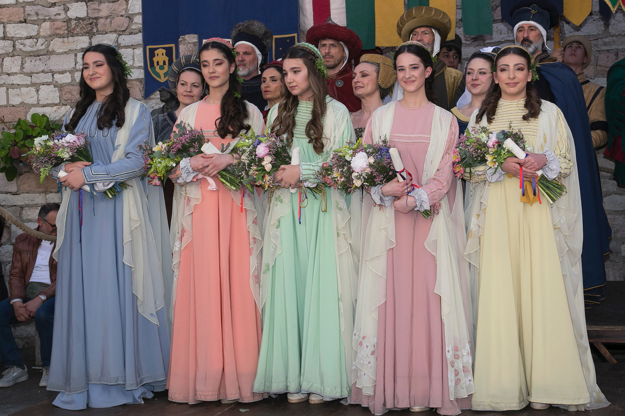 Calendimaggio di Assisi, presentate le 10 Madonne Primavera: al via la festa medievale fra le più sentite in Umbria (foto) 39