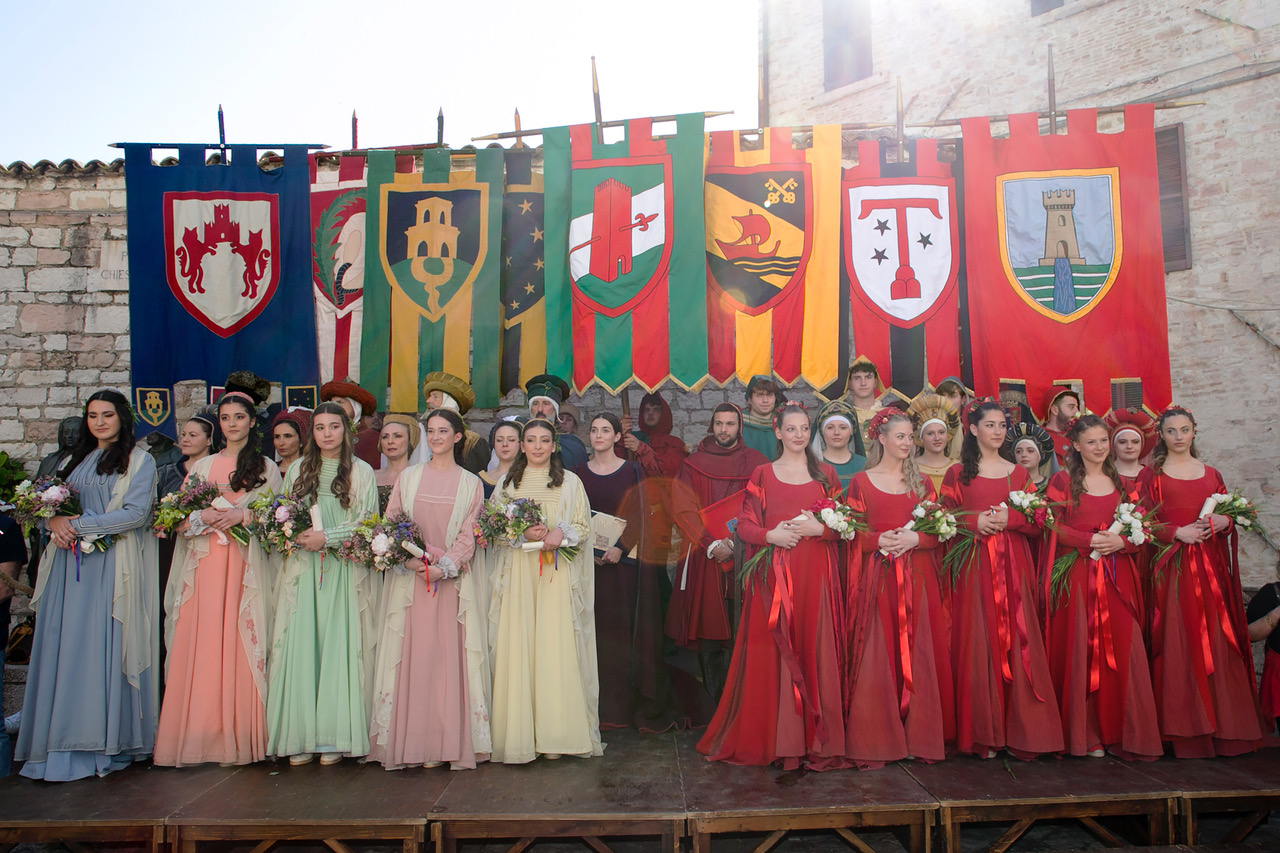Calendimaggio di Assisi, presentate le 10 Madonne Primavera: al via la festa medievale fra le più sentite in Umbria (foto) 43