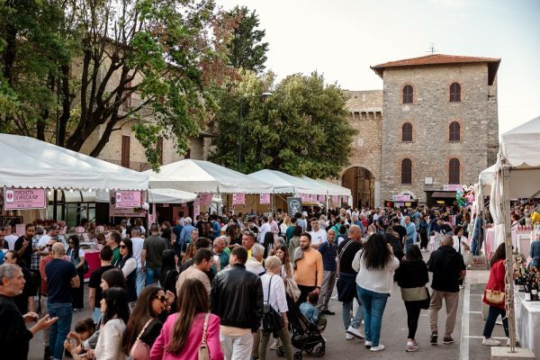 A San Terenziano torna Porchettiamo: il festival delle porchette d’Italia festeggia 15 anni di gusto e tradizione 18 A San Terenziano torna Porchettiamo: il festival delle porchette d’Italia festeggia 15 anni di gusto e tradizione 17