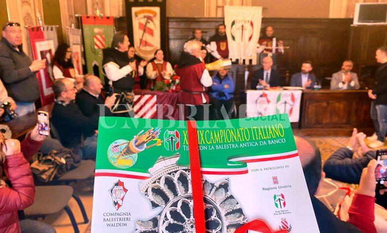Gualdo Tadino presenta il 39° campionato italiano di tiro con la balestra antica 2 Gualdo Tadino presenta il 39° campionato italiano di tiro con la balestra antica 1