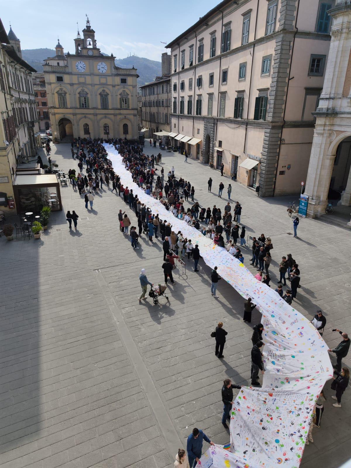 A Città di Castello la più lunga eco-bandiera della pace del mondo dedicata a Papa Francesco e al Presidente Mattarella 3