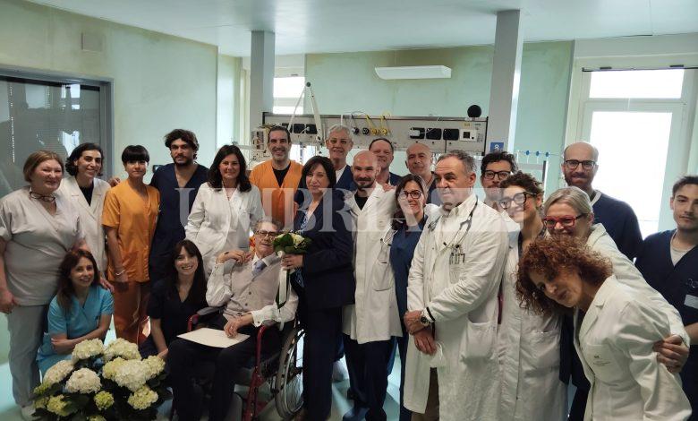 Fiori d’arancio all’Ospedale di Perugia: Alessandro e Maria Grazia sposi tra emozione e amore 2 Fiori d’arancio all’Ospedale di Perugia: Alessandro e Maria Grazia sposi tra emozione e amore 1