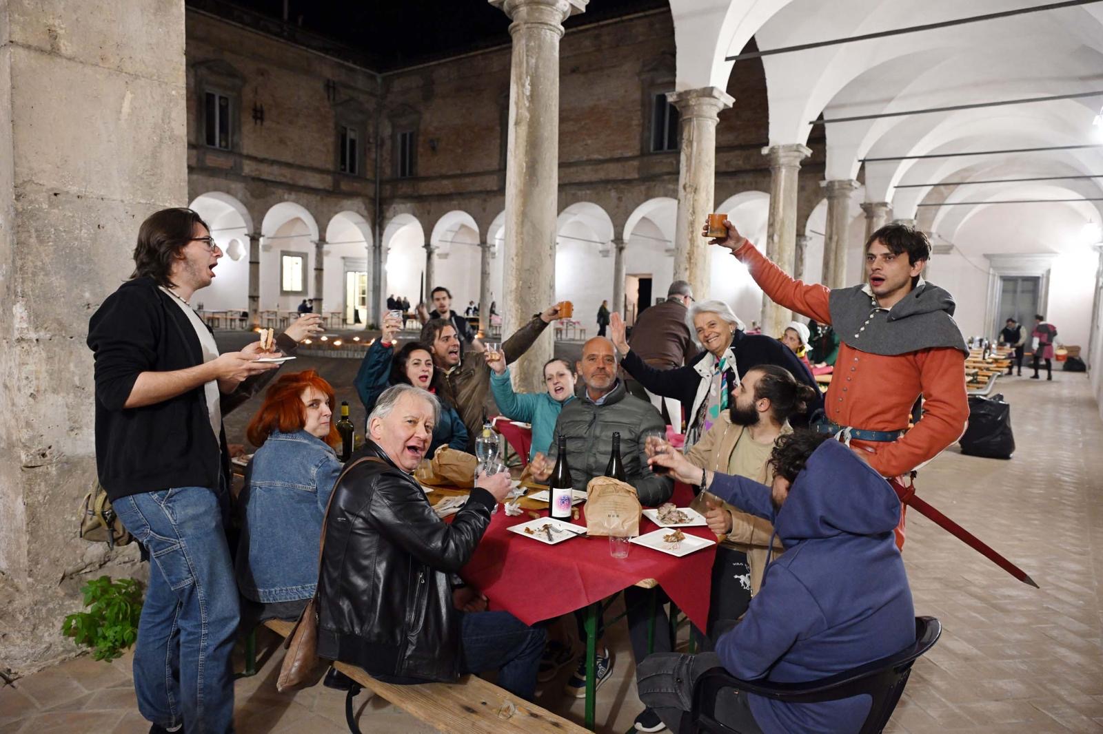 Perugia1416, successo per il Convivium Perisinum nella splendida cornice del Chiostro delle Stelle (foto) 38 Perugia1416, successo per il Convivium Perisinum nella splendida cornice del Chiostro delle Stelle (foto) 37
